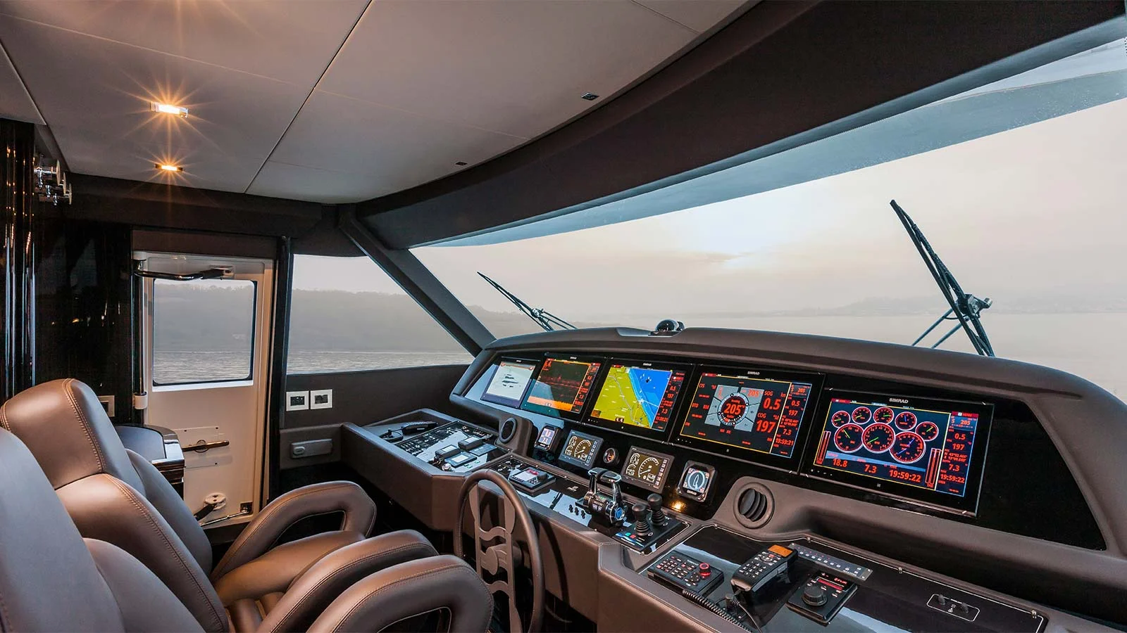 2015 Custom Line Navetta 28