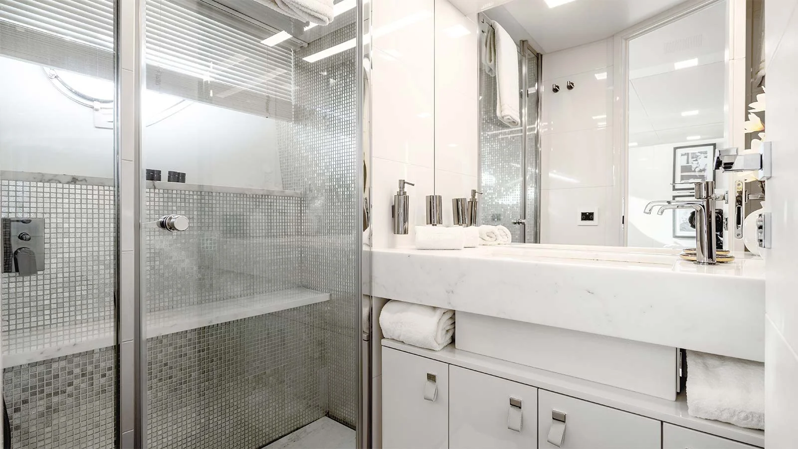 2015 Custom Line Navetta 28