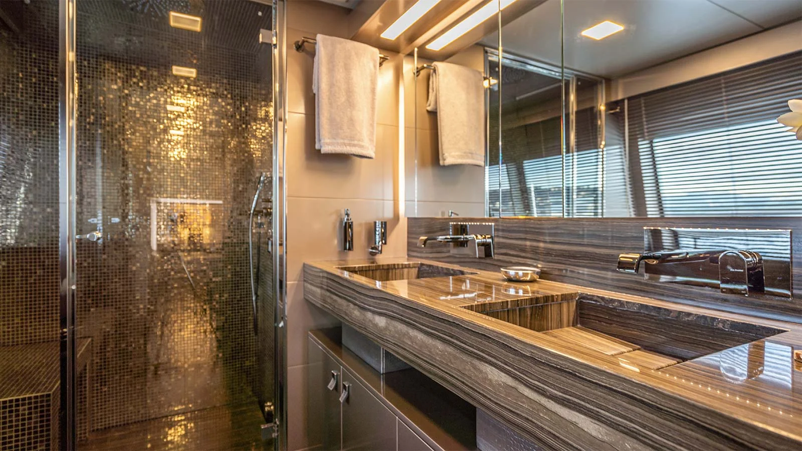 2015 Custom Line Navetta 28