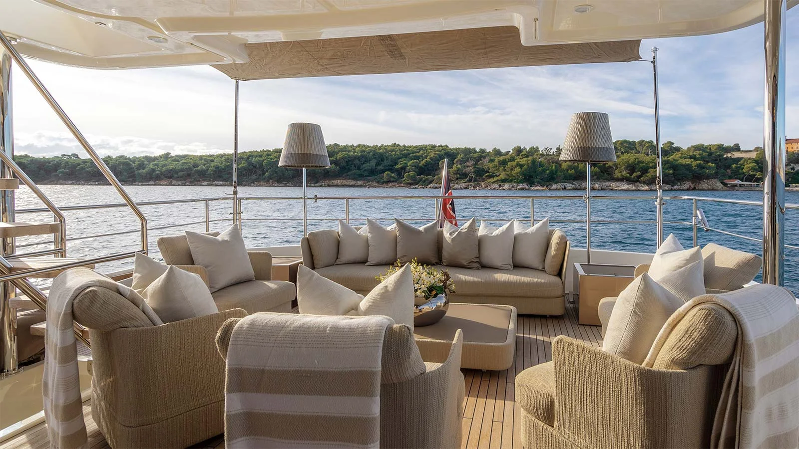 2015 Custom Line Navetta 28