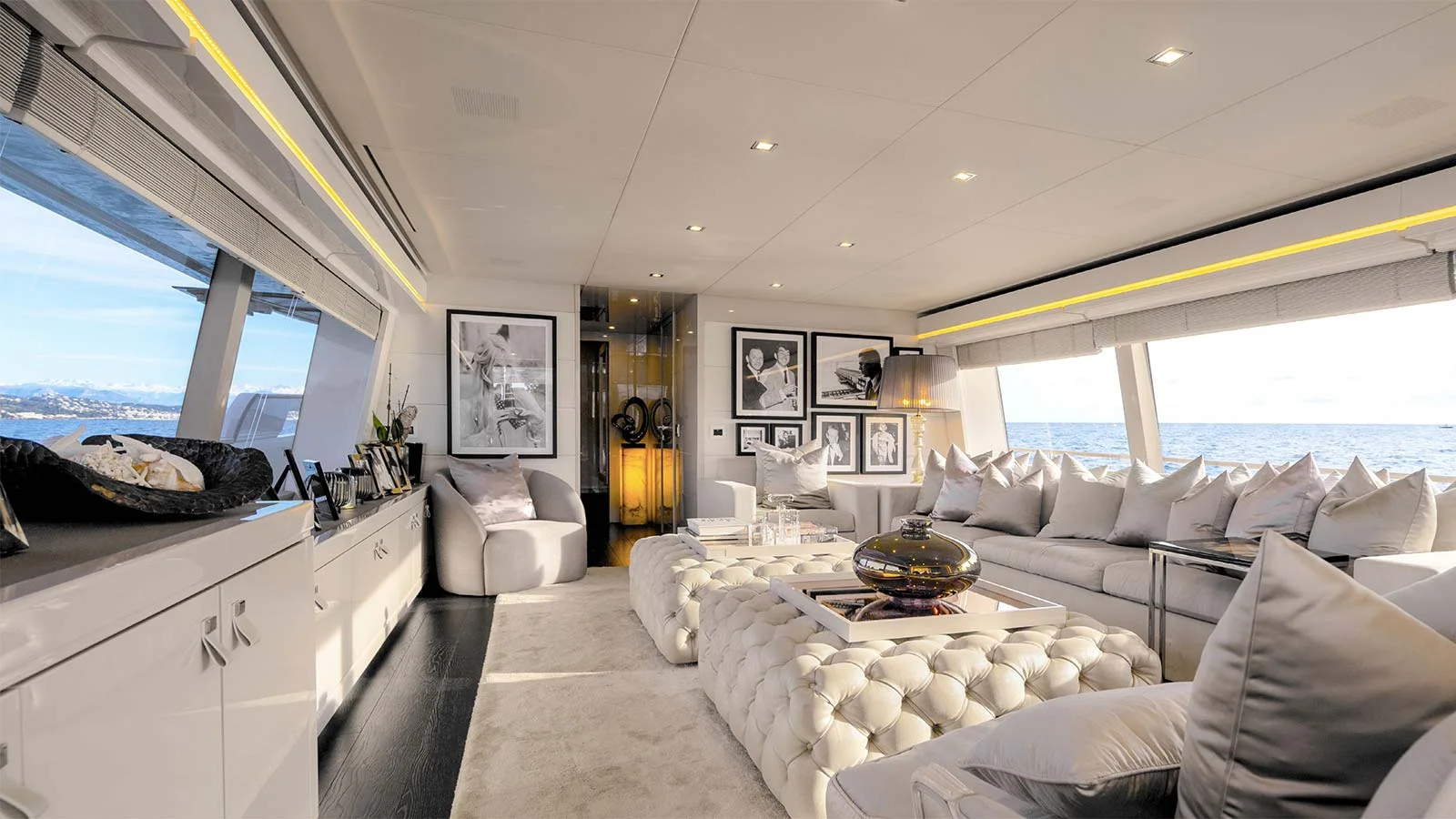 2015 Custom Line Navetta 28