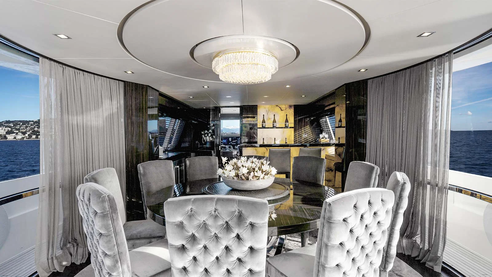 2015 Custom Line Navetta 28