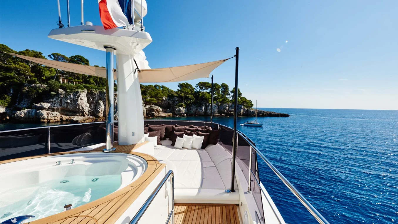 2015 Custom Line Navetta 28