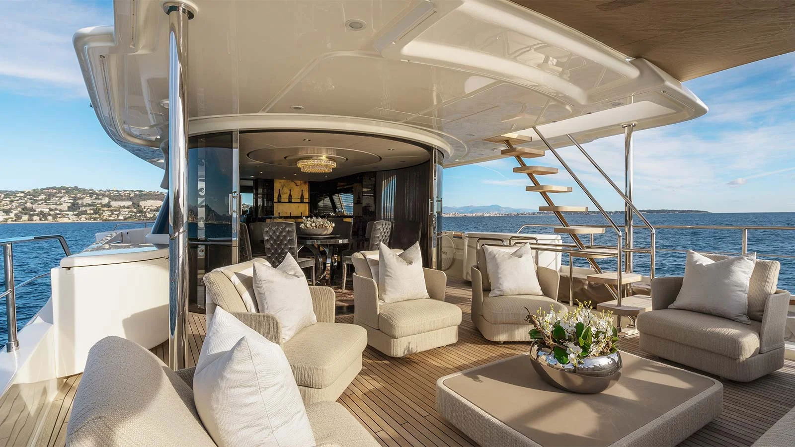 2015 Custom Line Navetta 28