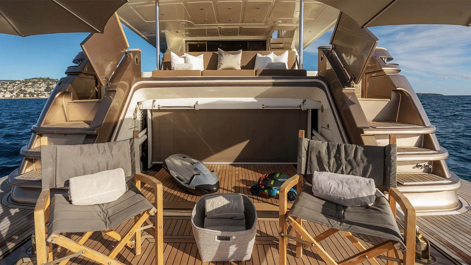 2015 Custom Line Navetta 28