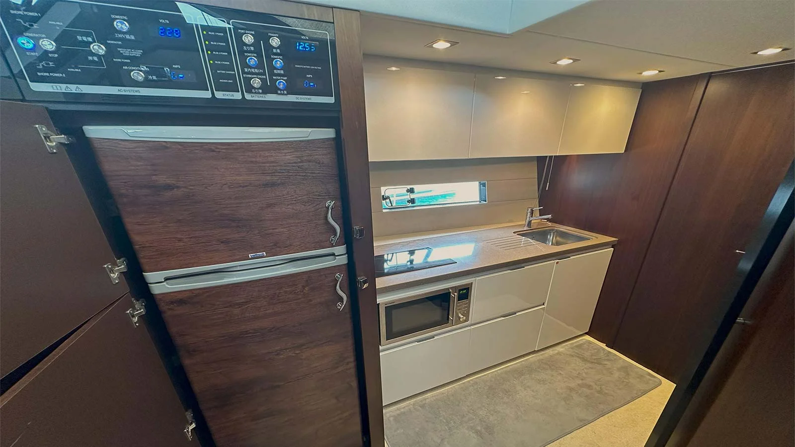 2016 Fairline Squadron 48