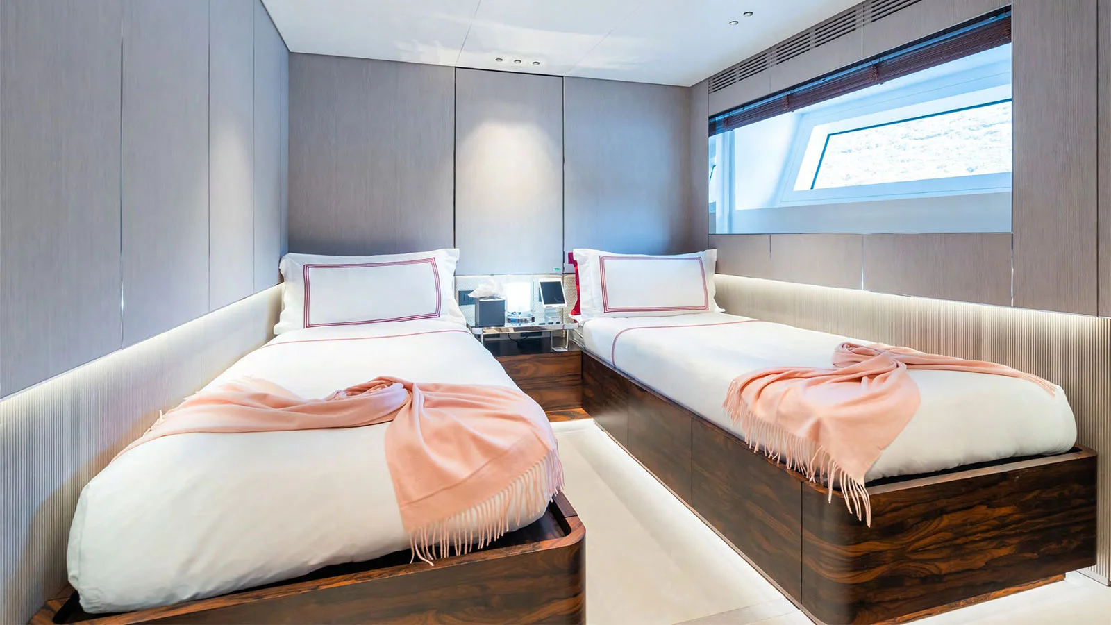 2021 Benetti Oasis 40m