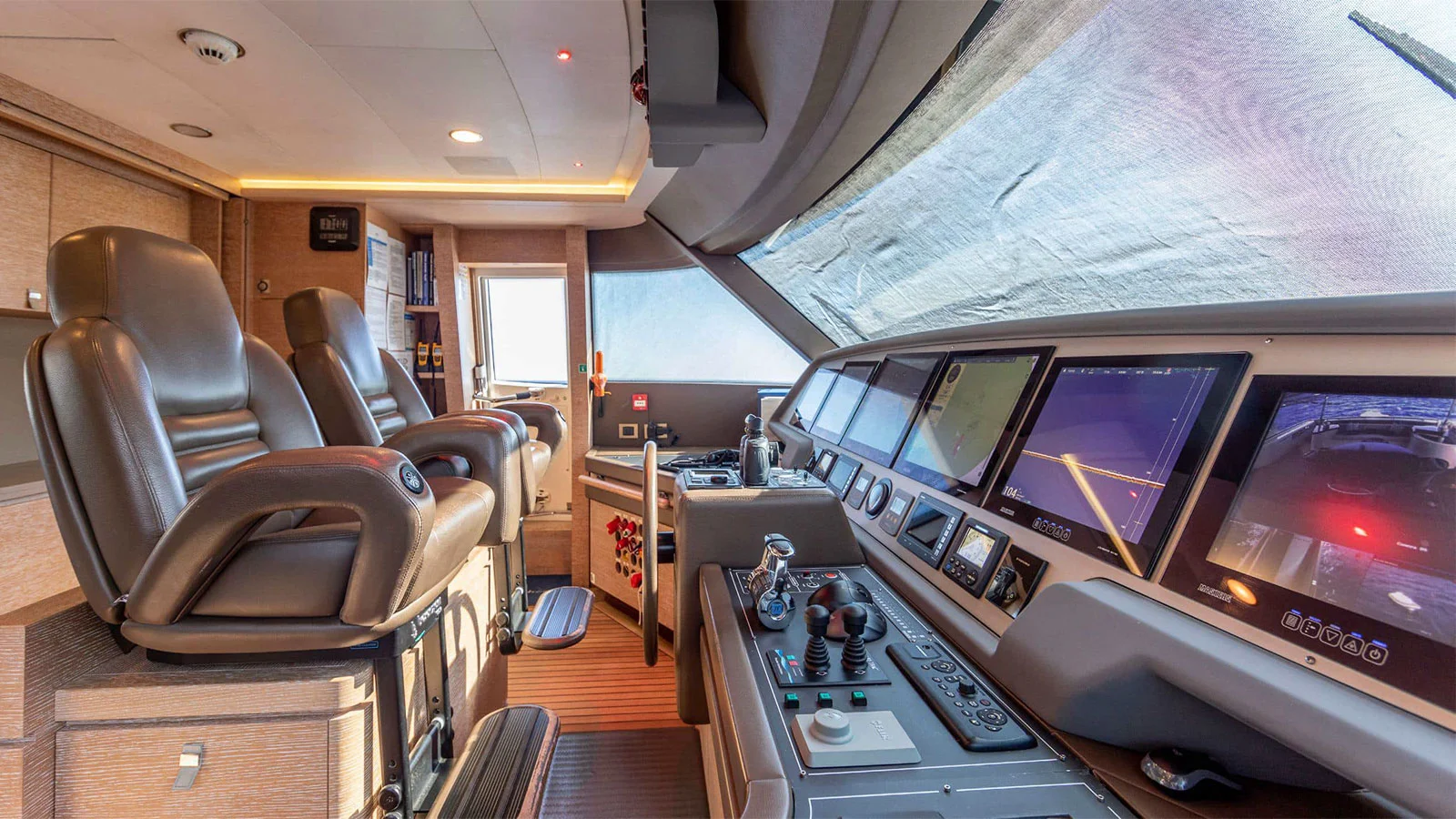 2013 Custom Line Navetta 33