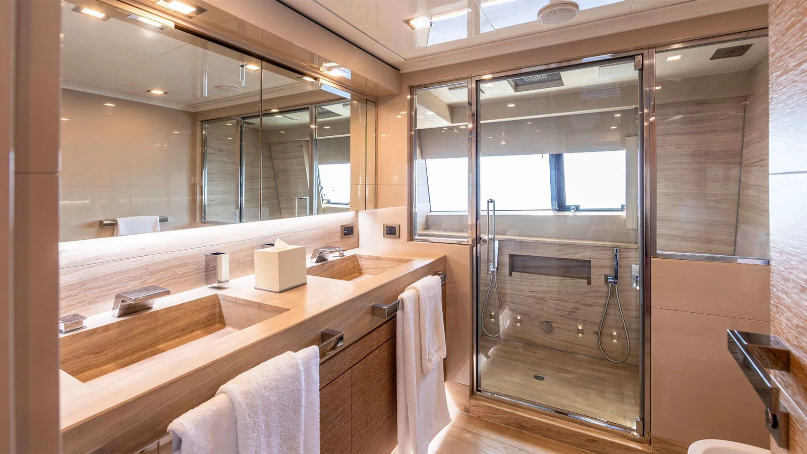 2013 Custom Line Navetta 33