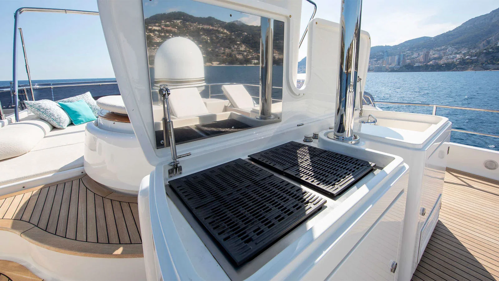 2013 Custom Line Navetta 33