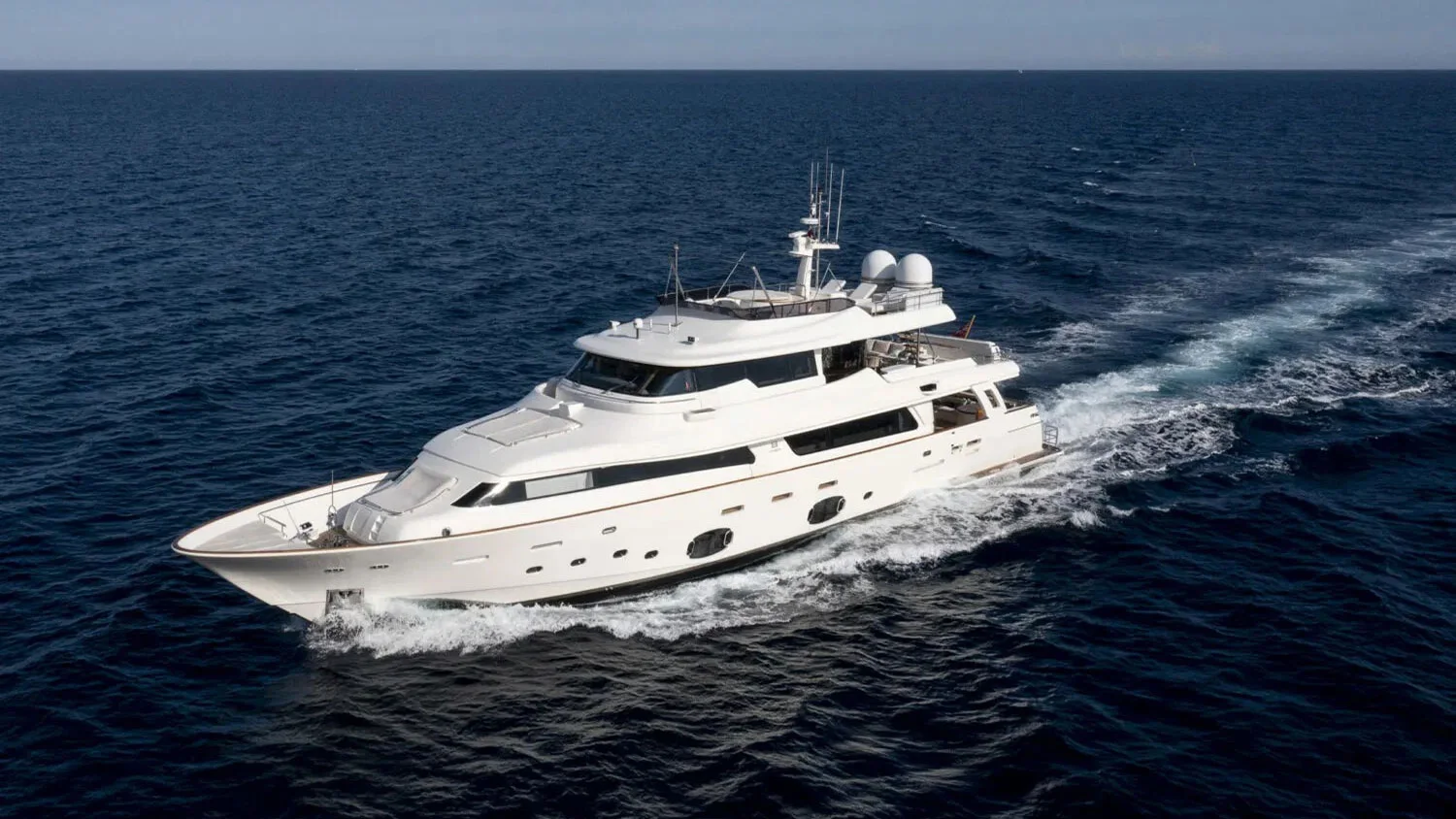 2013 Custom Line Navetta 33