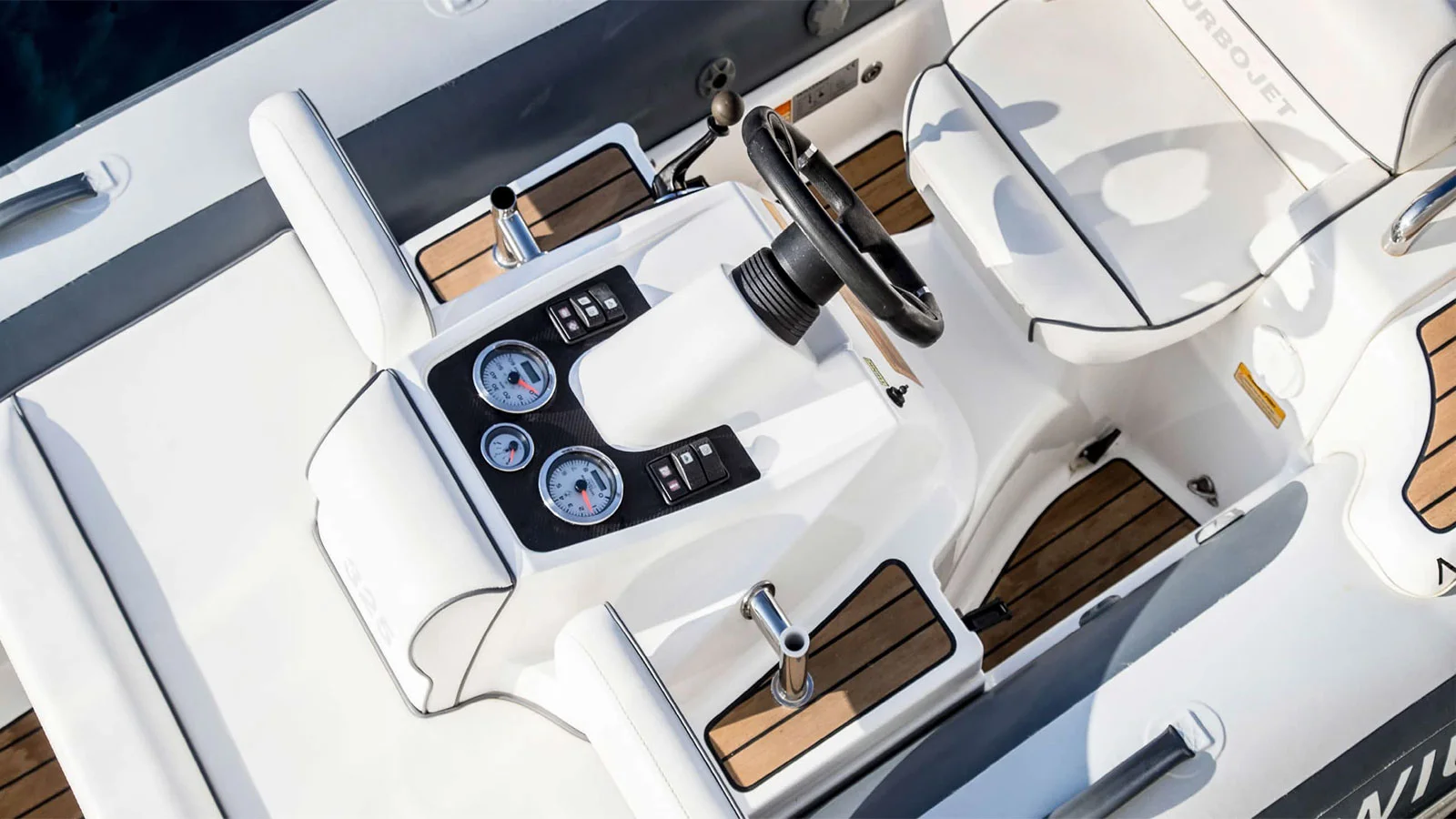 2013 Custom Line Navetta 33