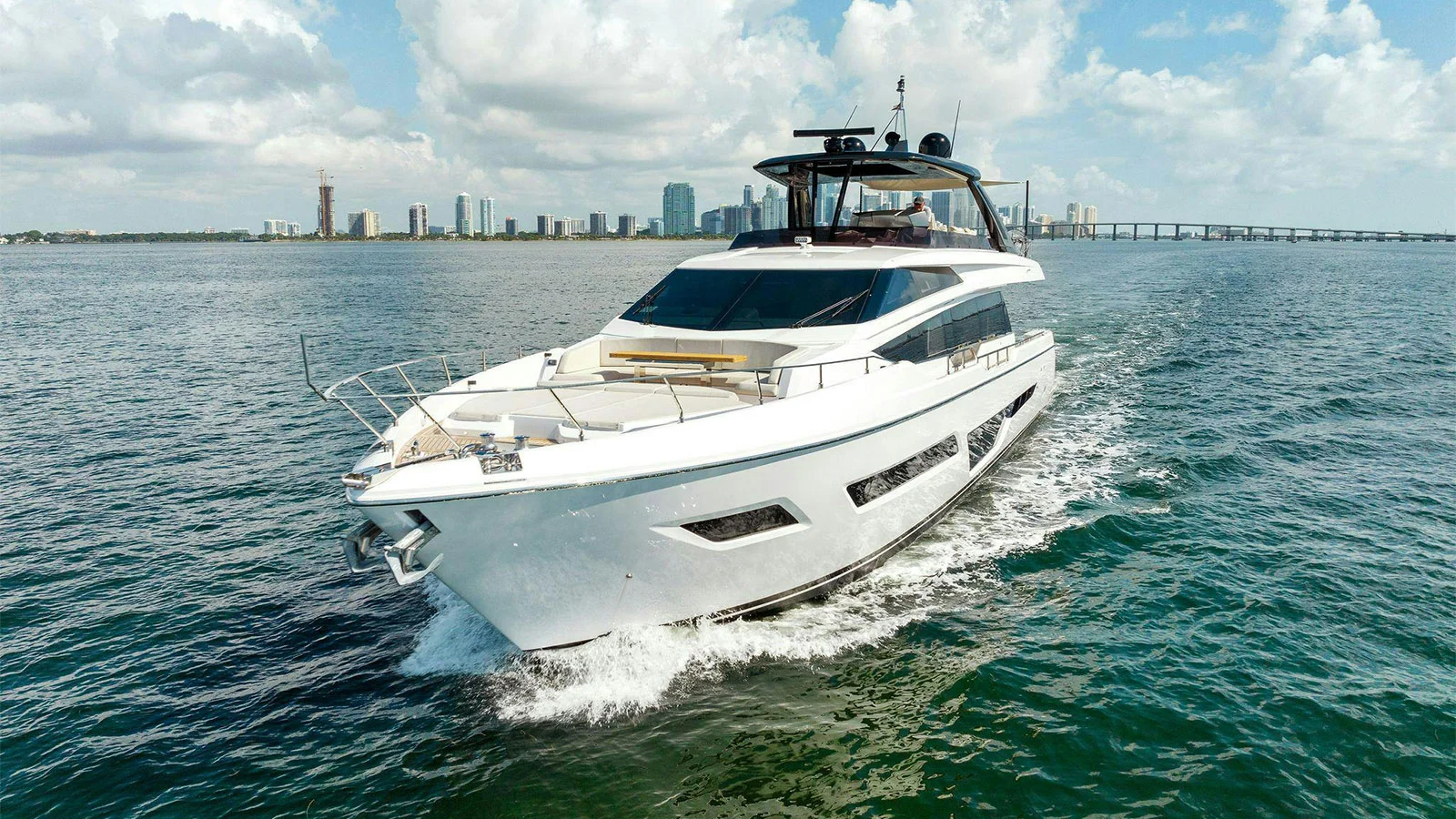 2023 Ferretti 780