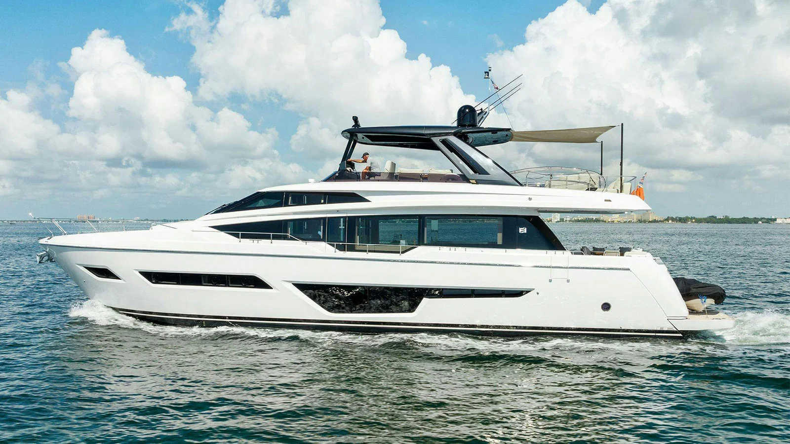 2023 Ferretti 780