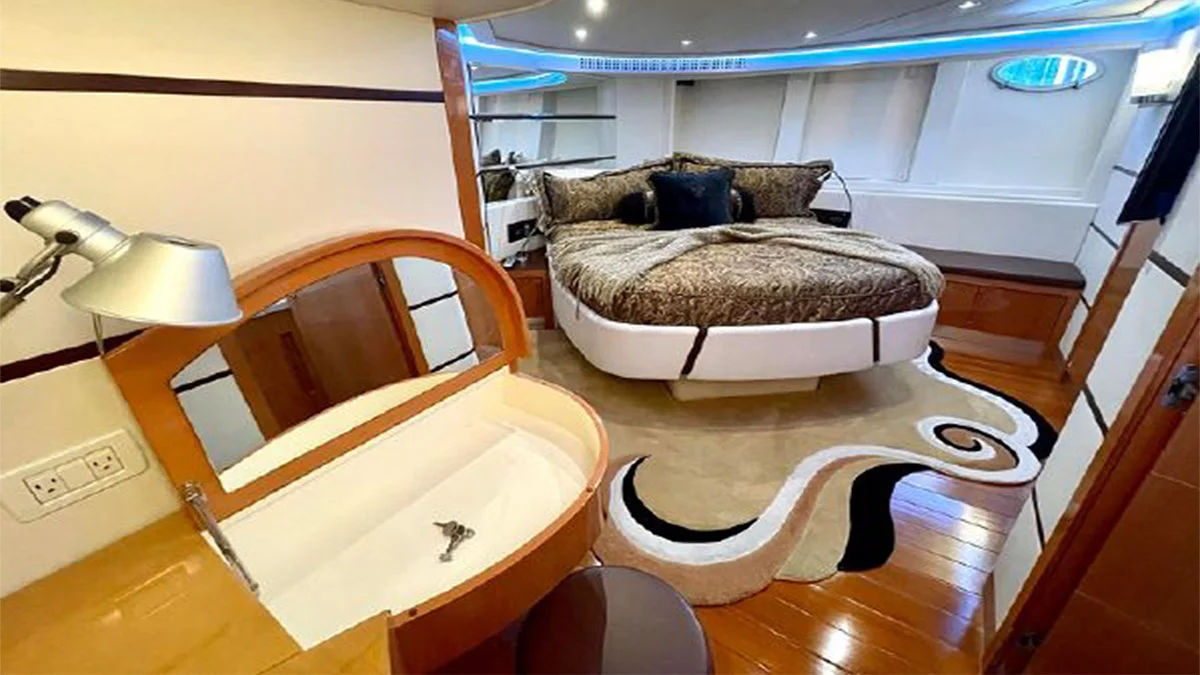 2007 Pershing 62