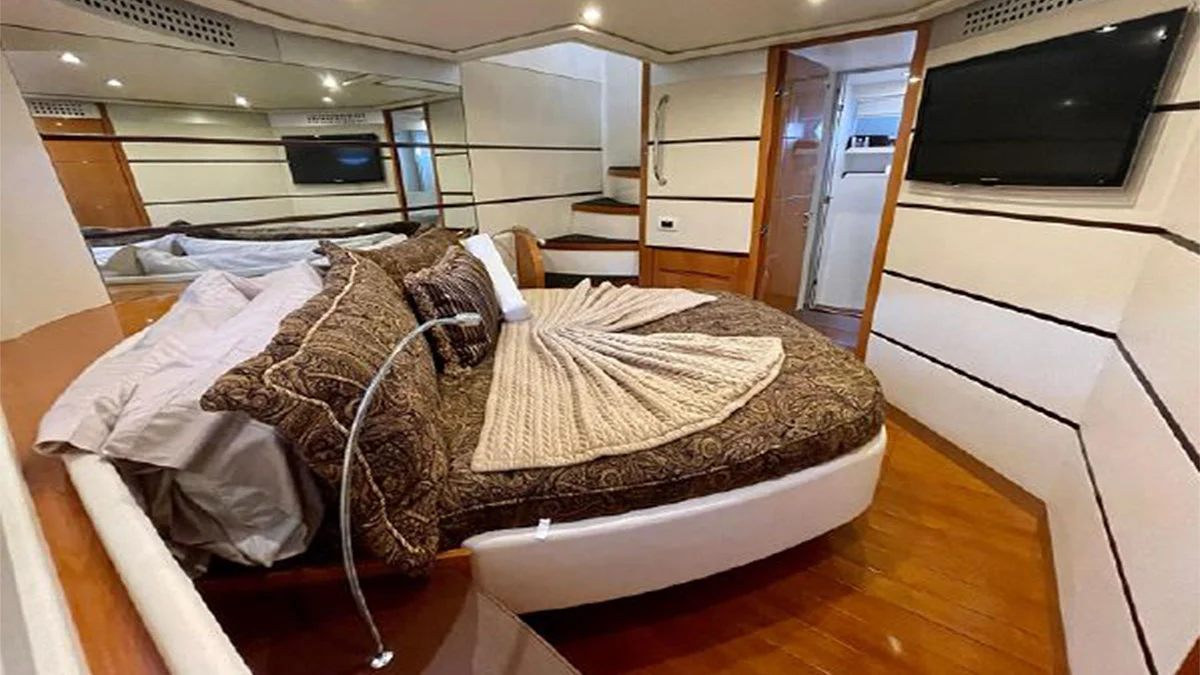 2007 Pershing 62