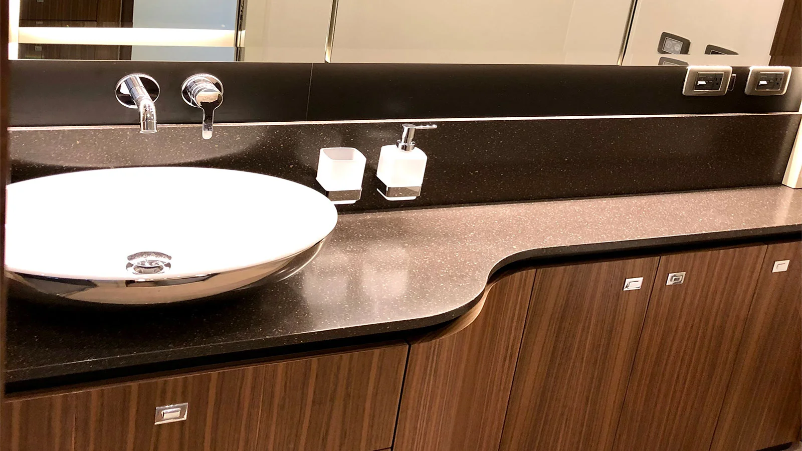 2018 Absolute Navetta 58