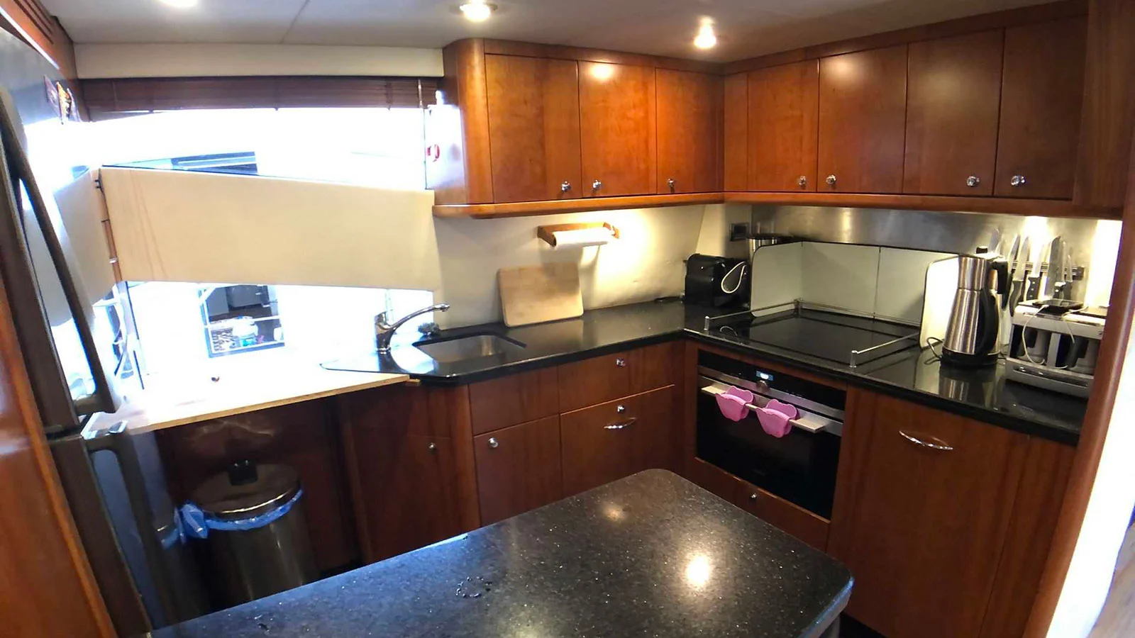 2007 Sunseeker 75 Yachts