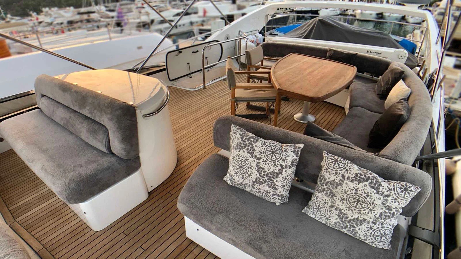 2007 Sunseeker 75 Yachts