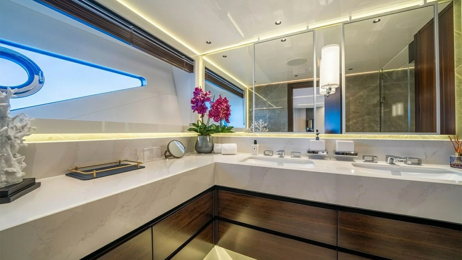 2022 Sunseeker 90 Ocean