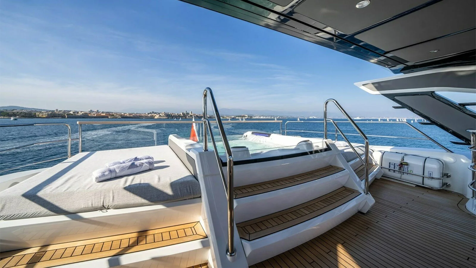 2022 Sunseeker 90 Ocean