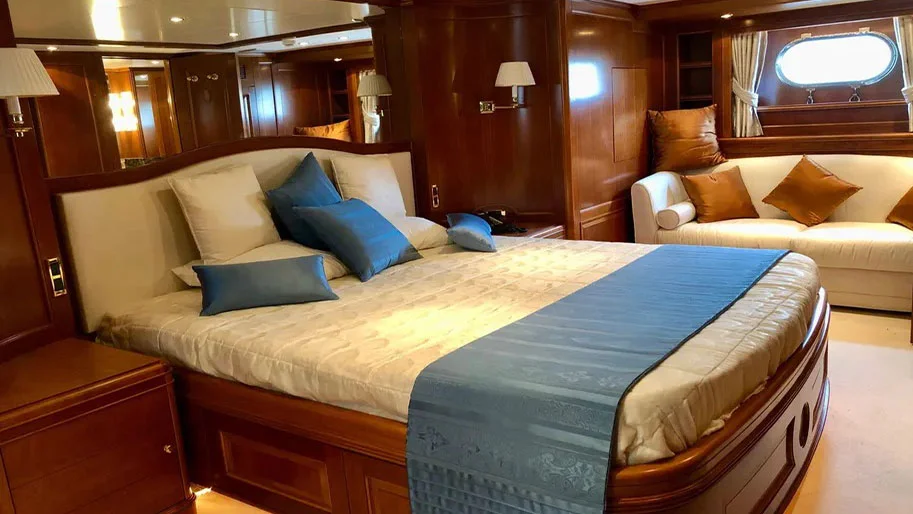 2010 Benetti Tradition 100