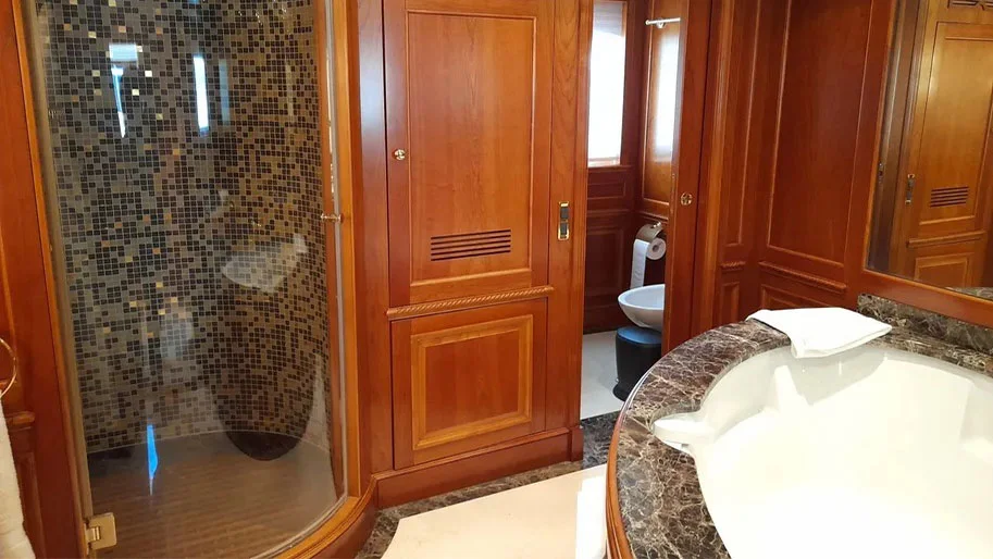 2010 Benetti Tradition 100