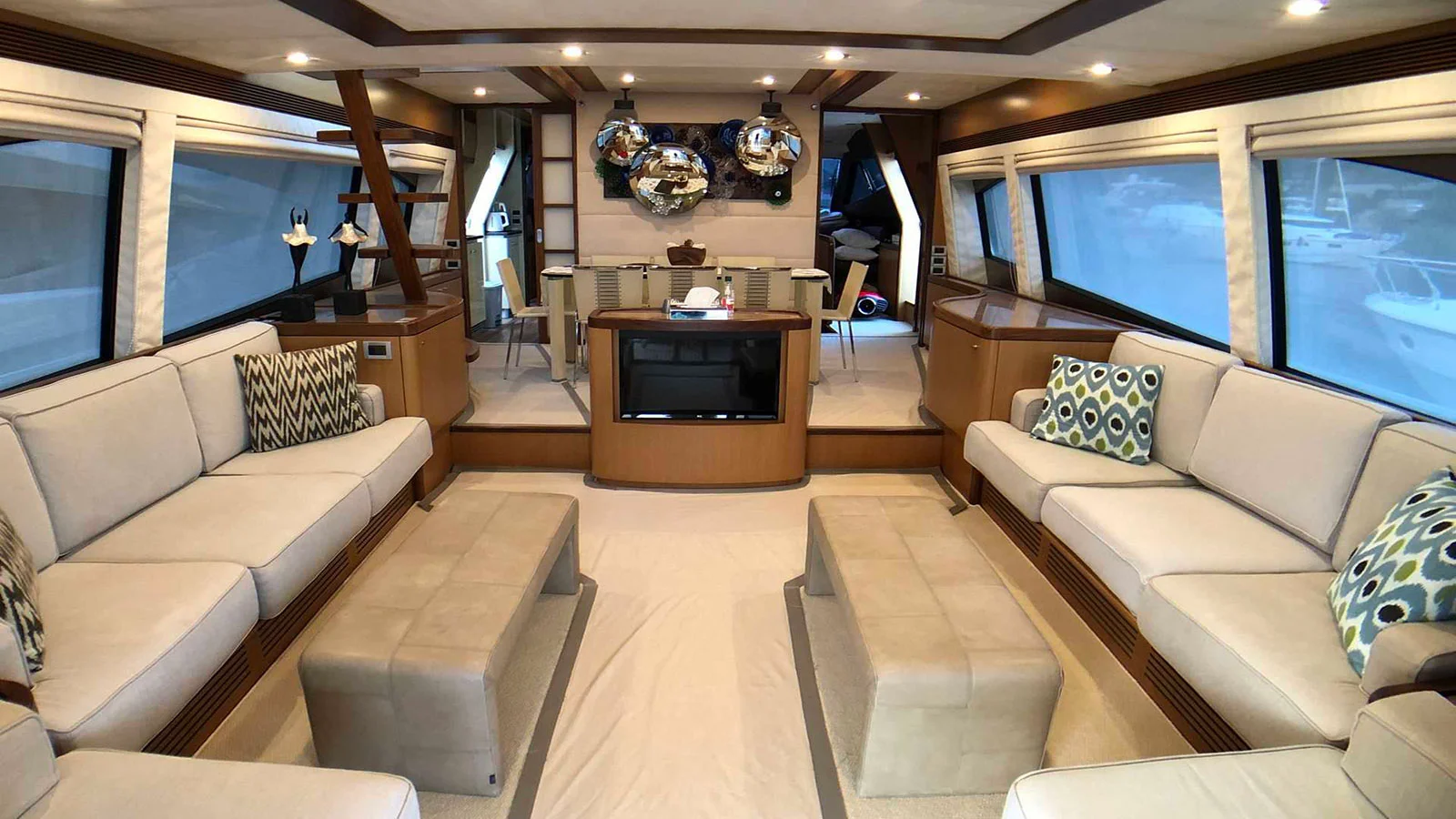 2007 Ferretti 731