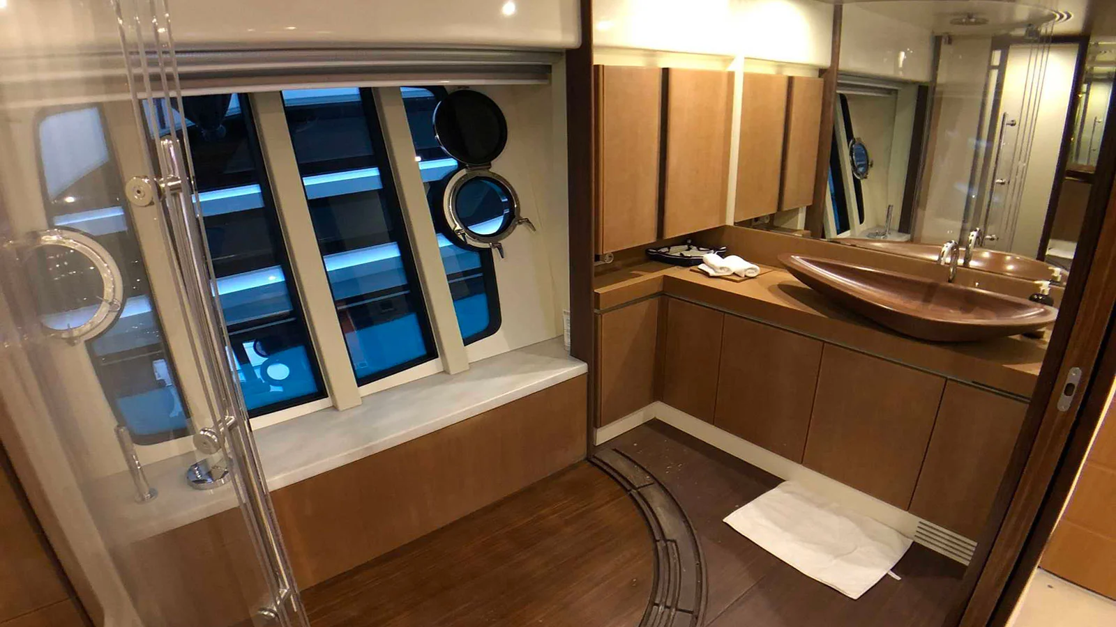 2007 Ferretti 731