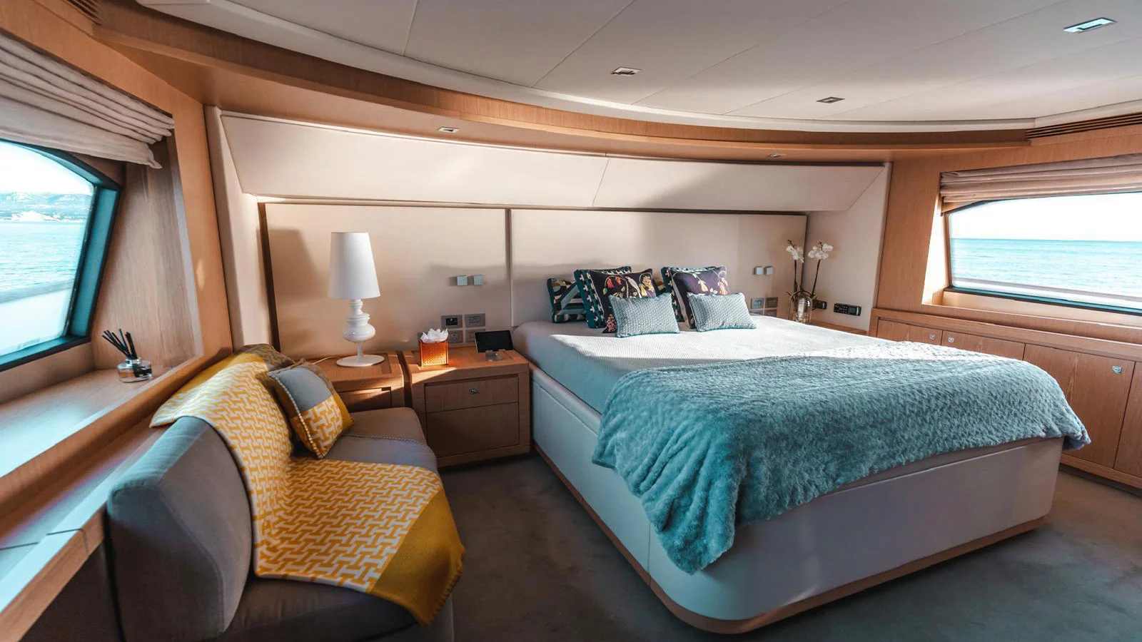 2013 Custom Line Navetta 26