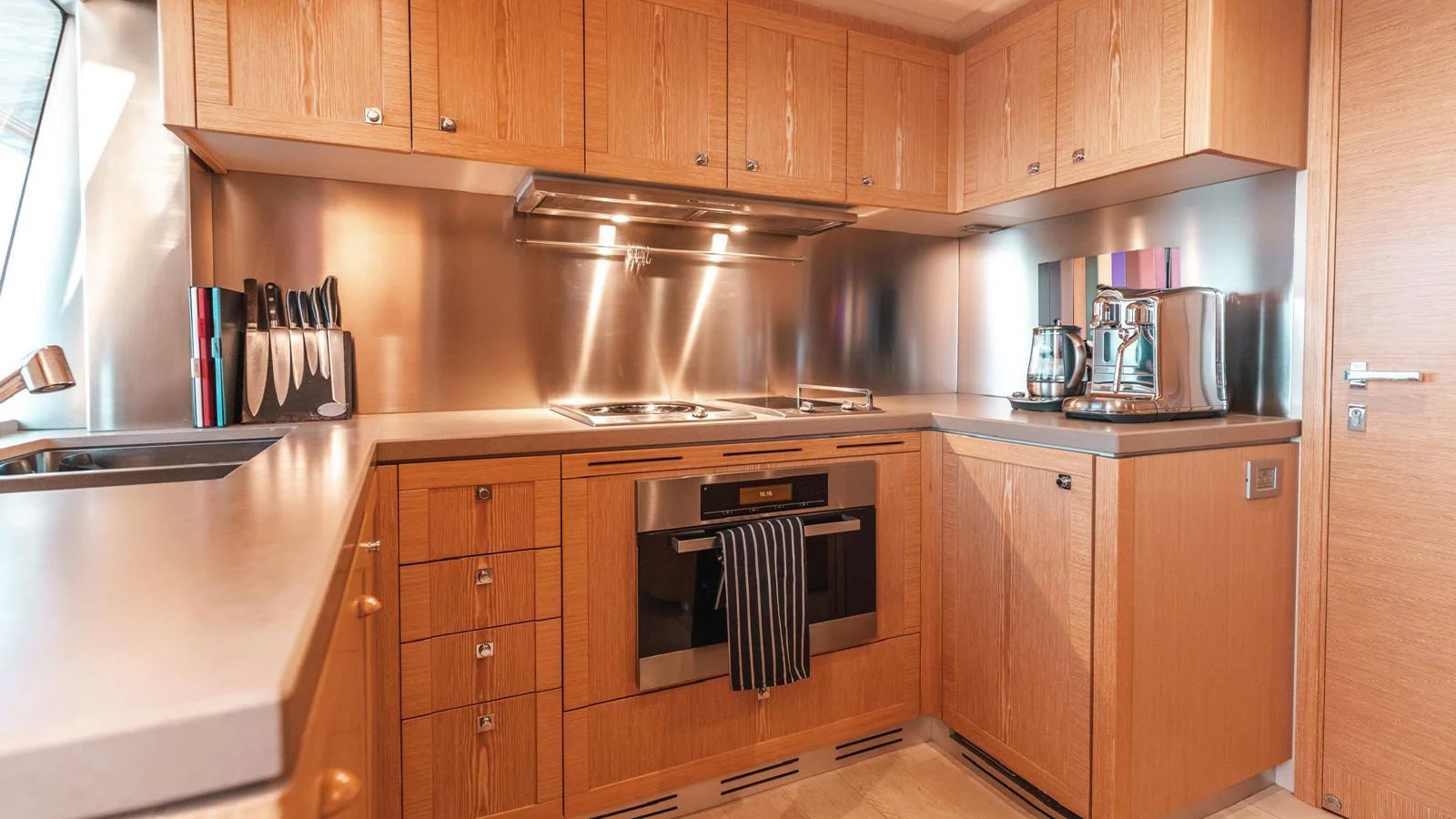 2013 Custom Line Navetta 26