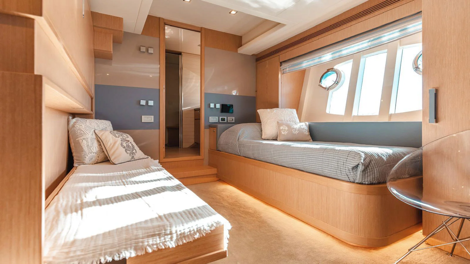 2013 Custom Line Navetta 26