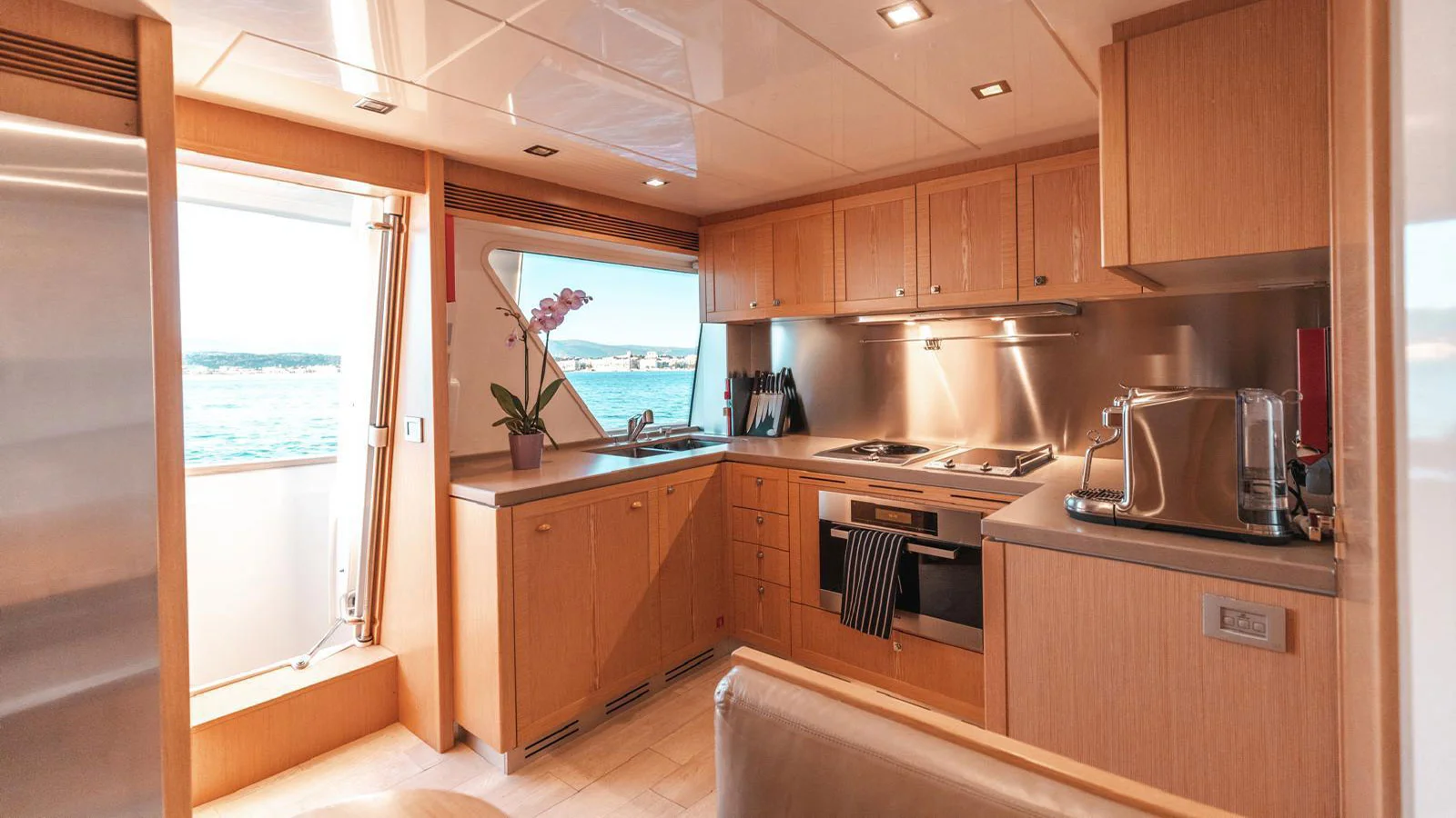 2013 Custom Line Navetta 26