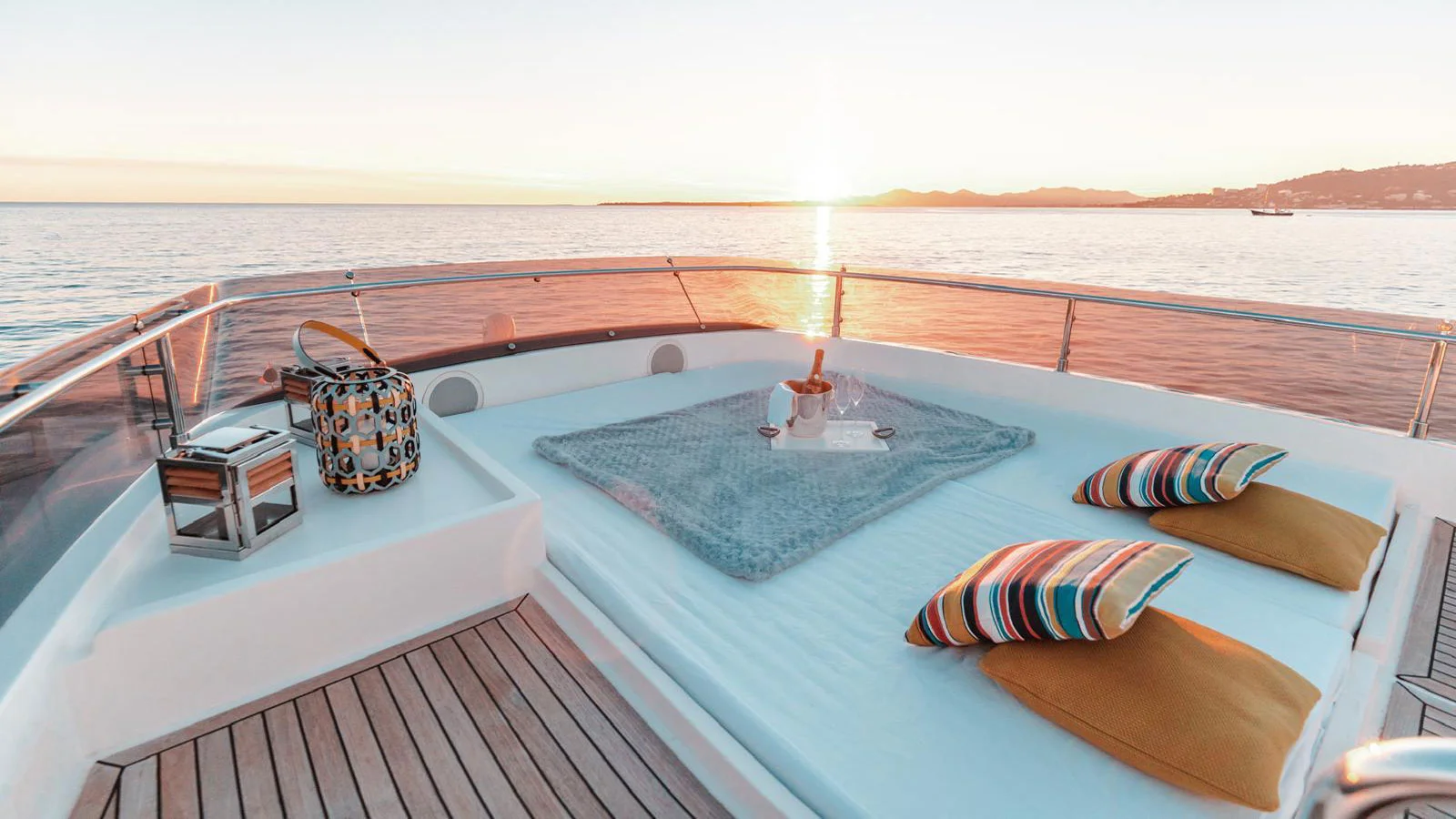 2013 Custom Line Navetta 26