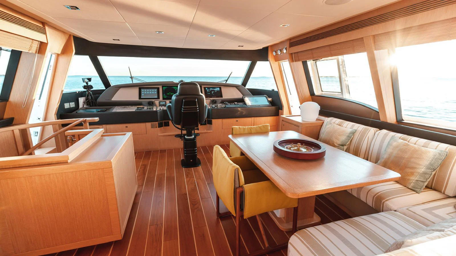 2013 Custom Line Navetta 26