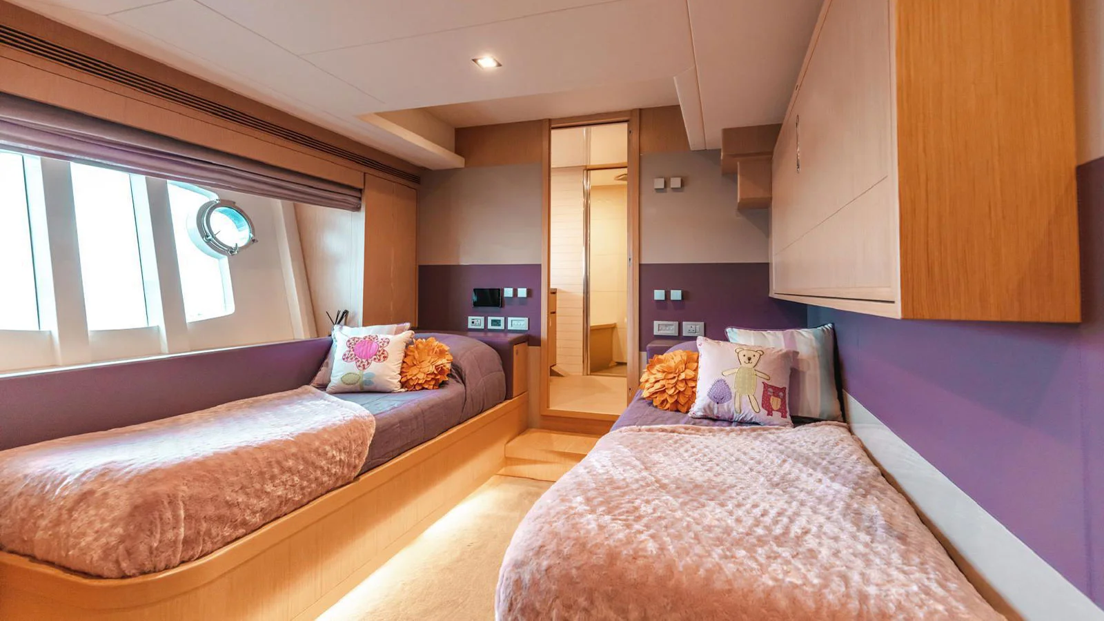 2013 Custom Line Navetta 26