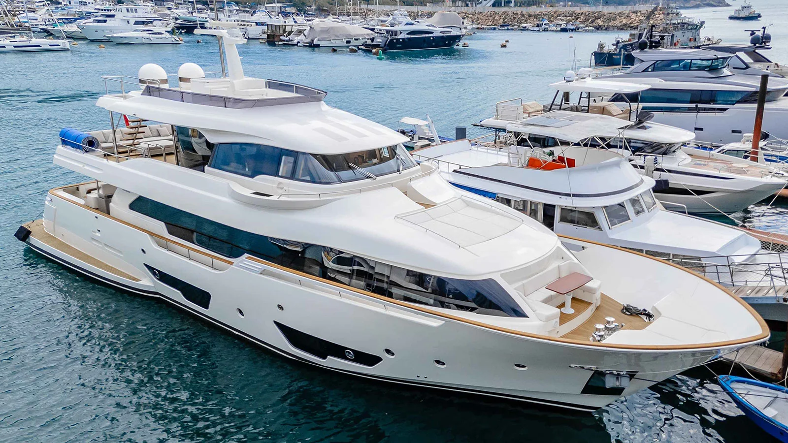 2016 Custom Line Navetta 28
