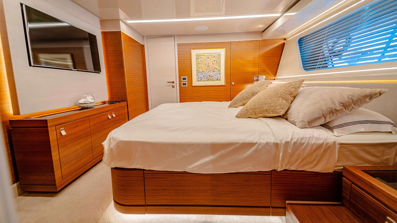 2016 Custom Line Navetta 28