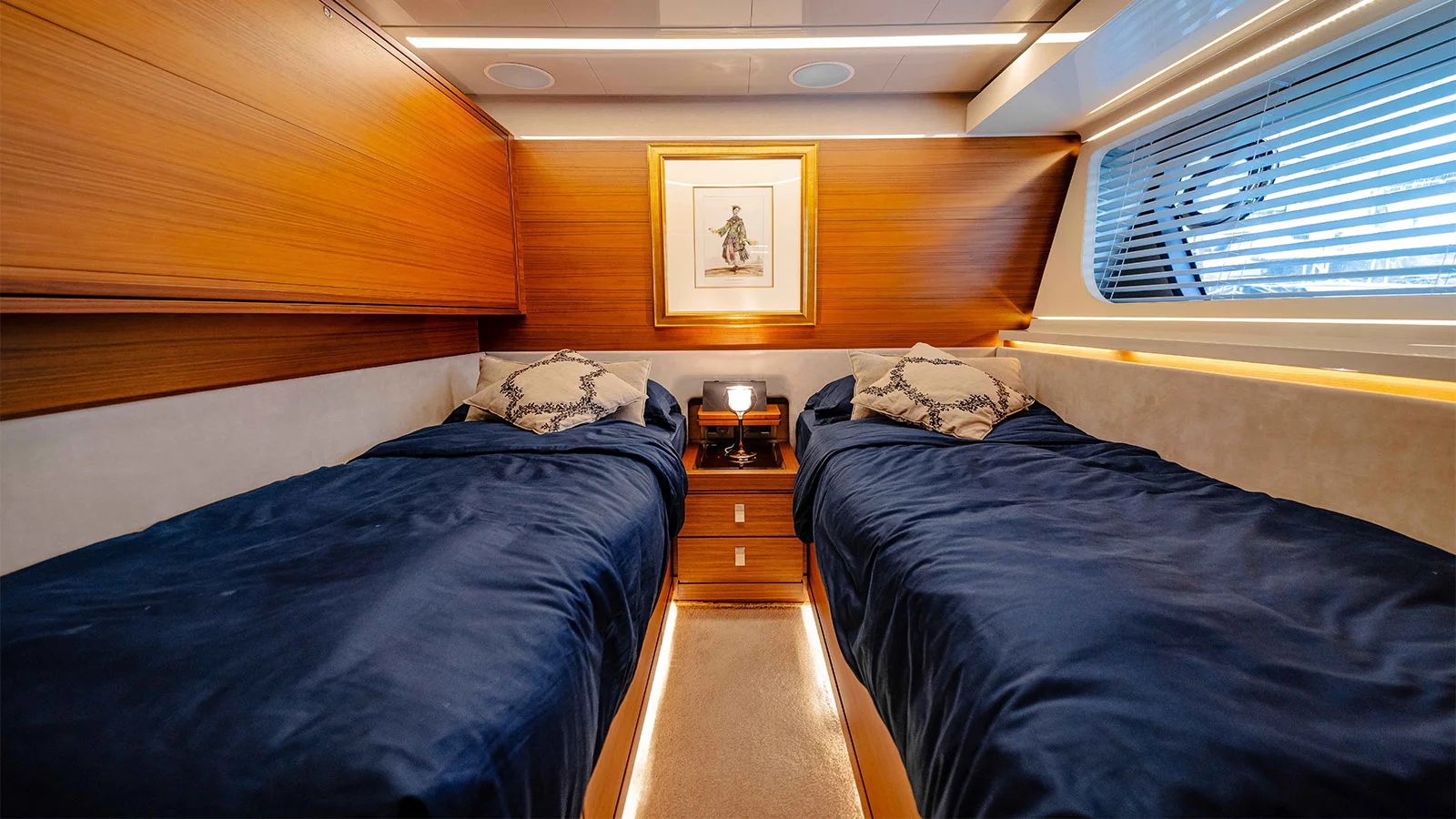 2016 Custom Line Navetta 28