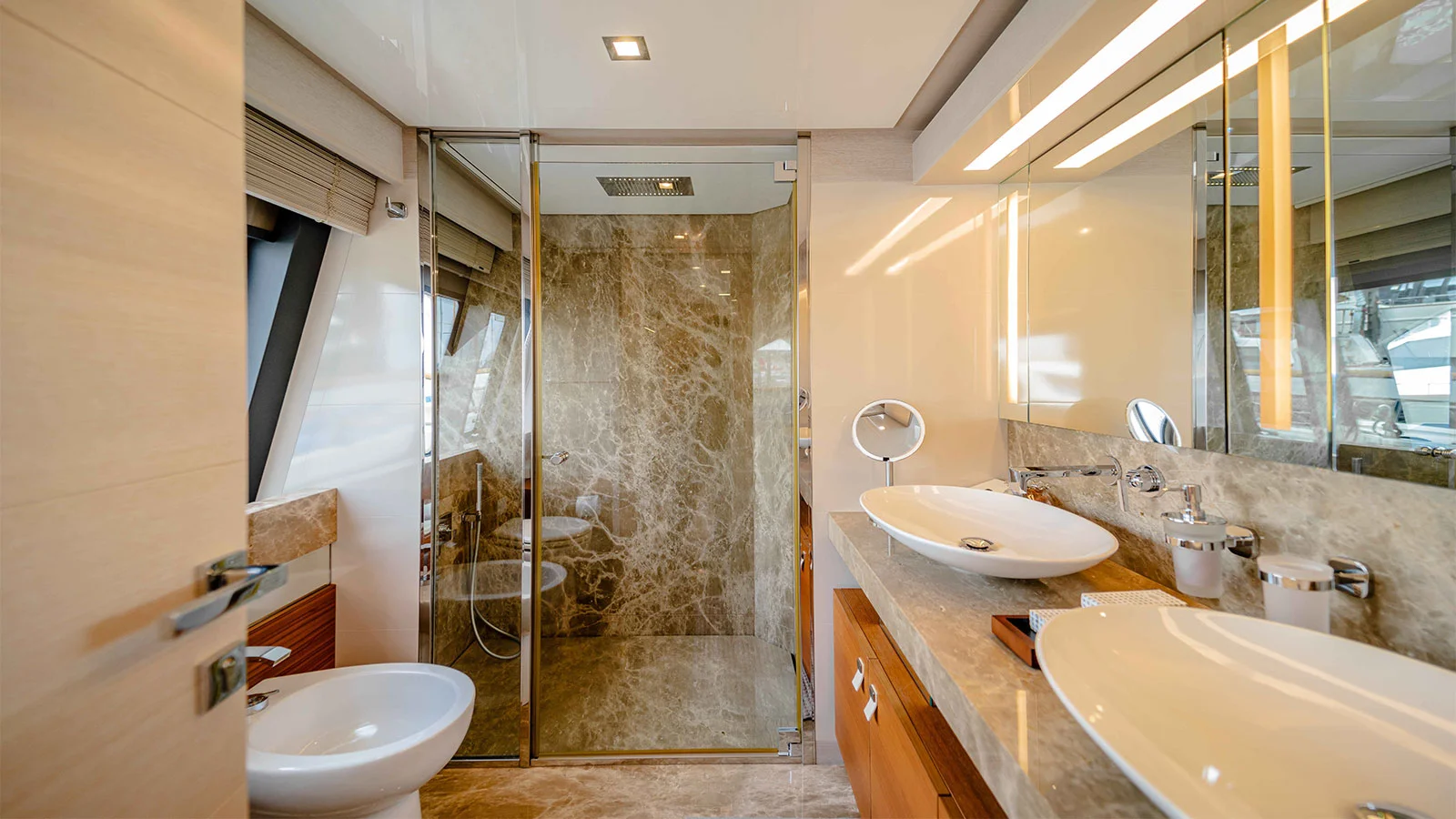 2016 Custom Line Navetta 28