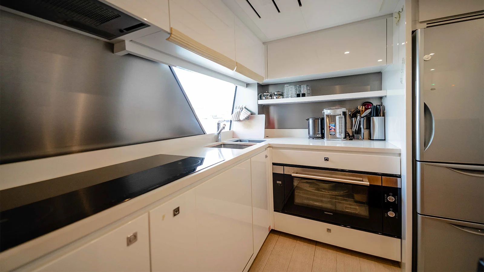 2016 Custom Line Navetta 28