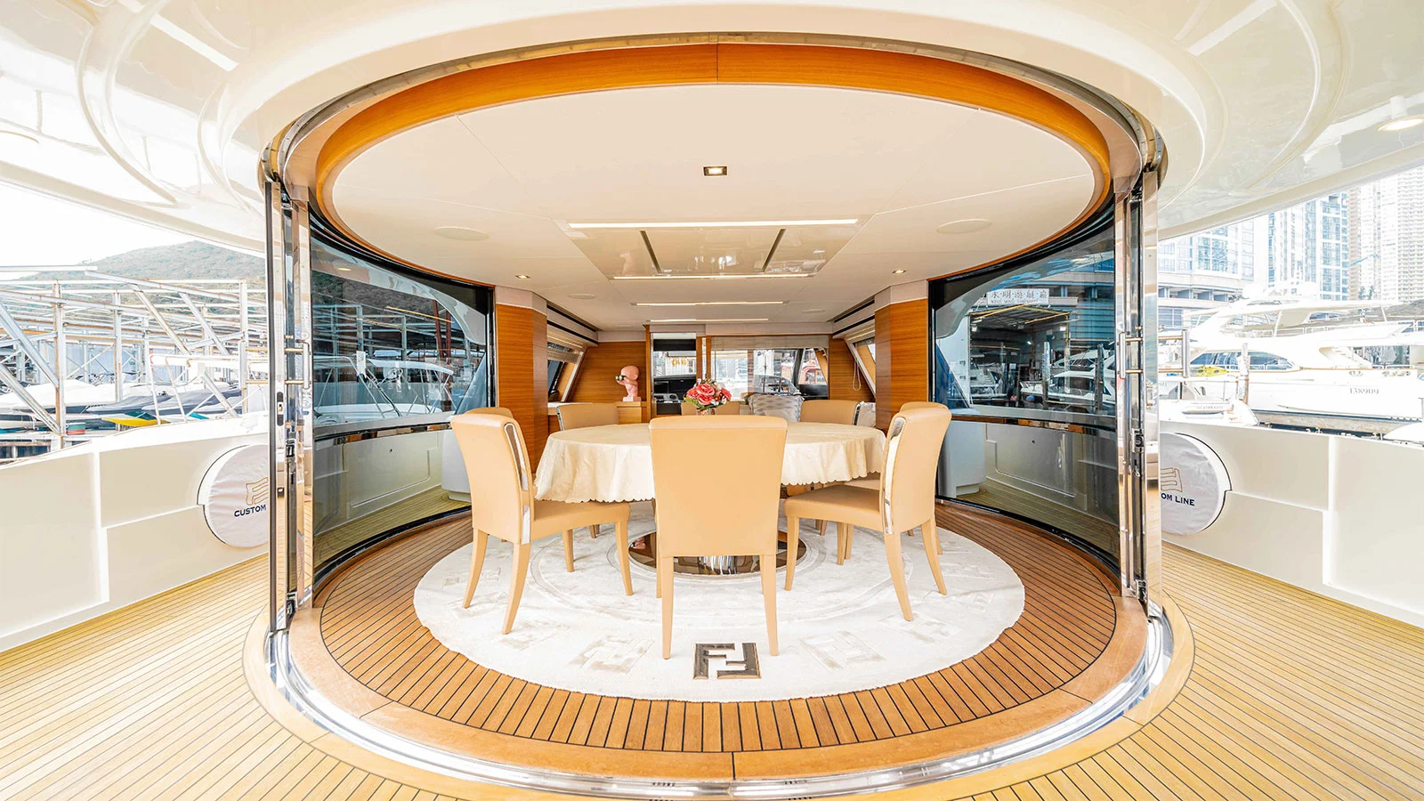 2016 Custom Line Navetta 28