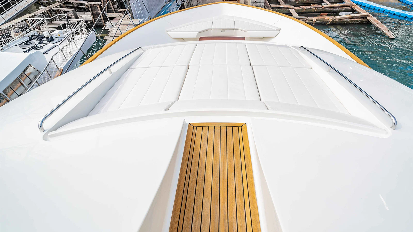 2016 Custom Line Navetta 28