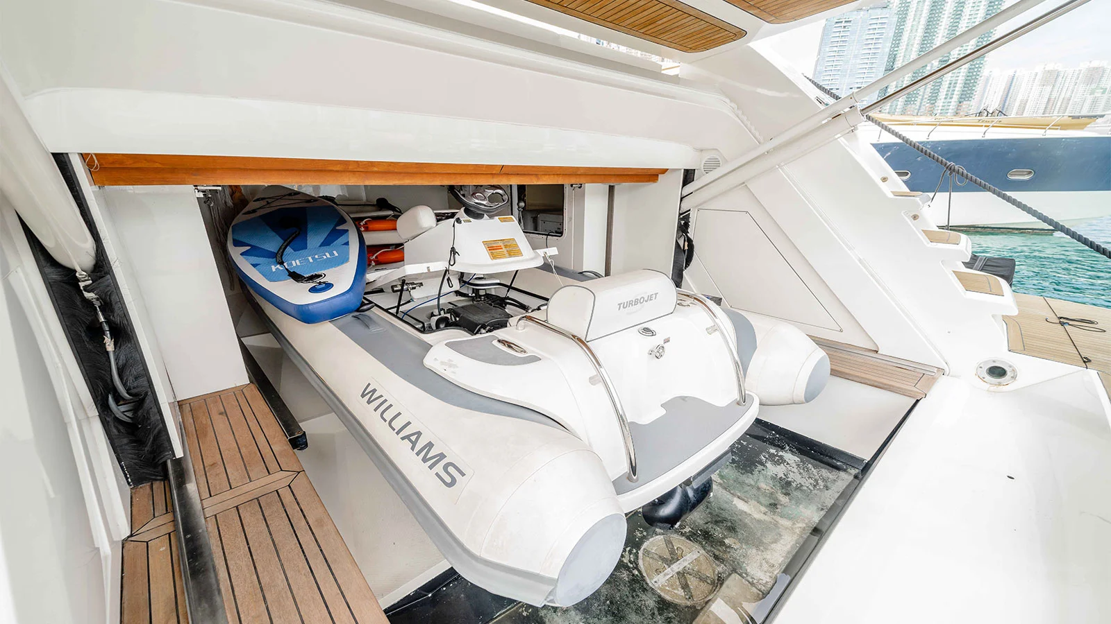 2016 Custom Line Navetta 28