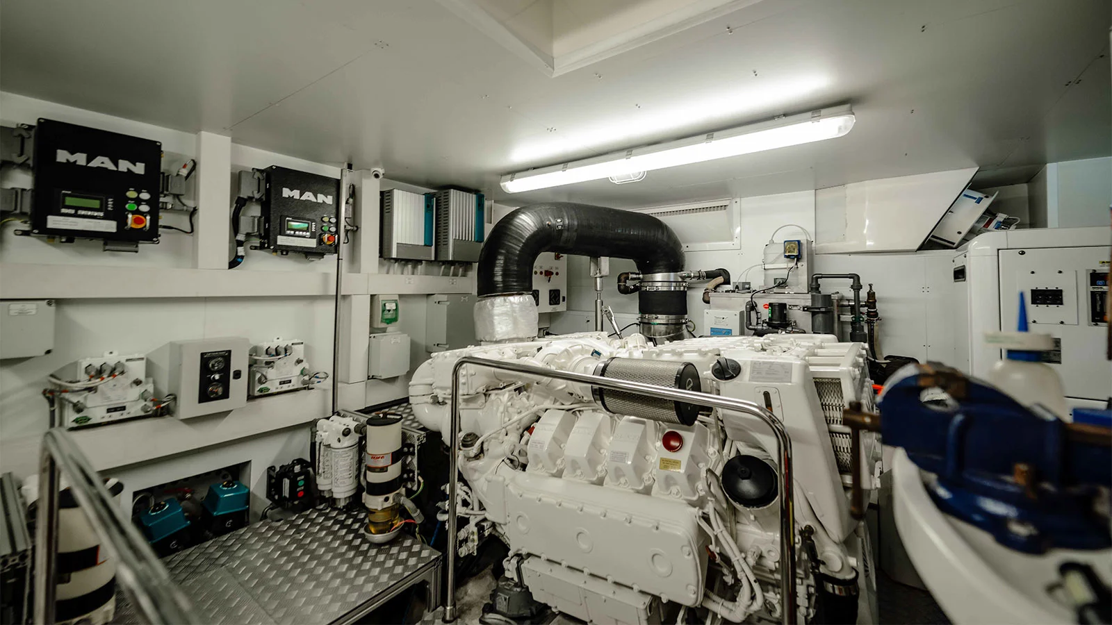 2016 Custom Line Navetta 28