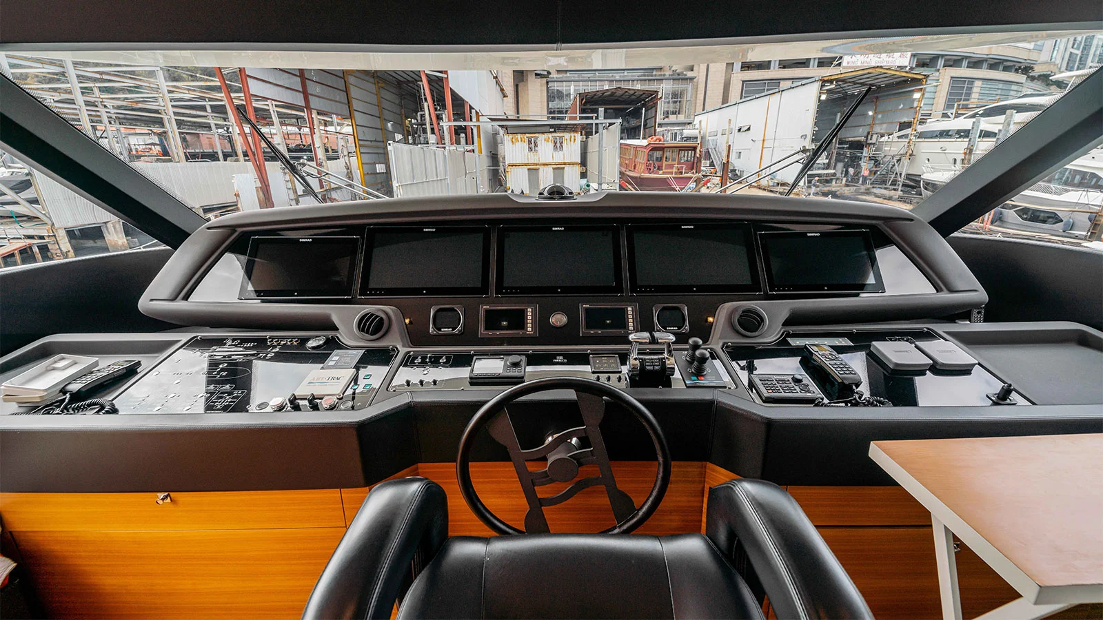 2016 Custom Line Navetta 28