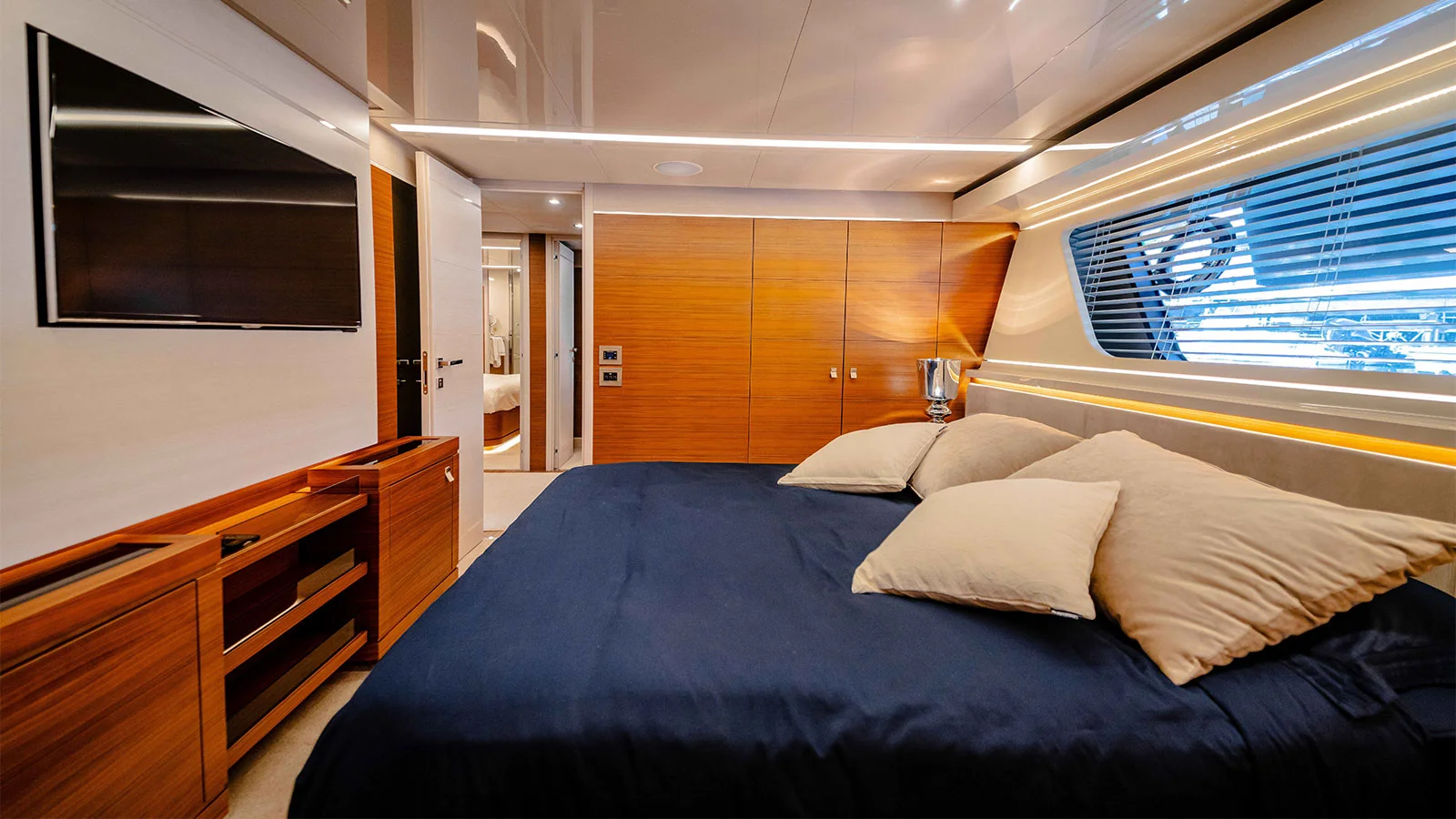 2016 Custom Line Navetta 28