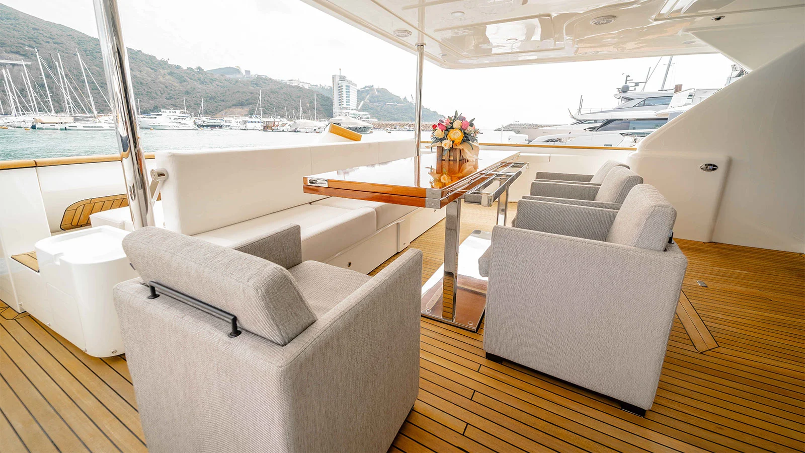 2016 Custom Line Navetta 28