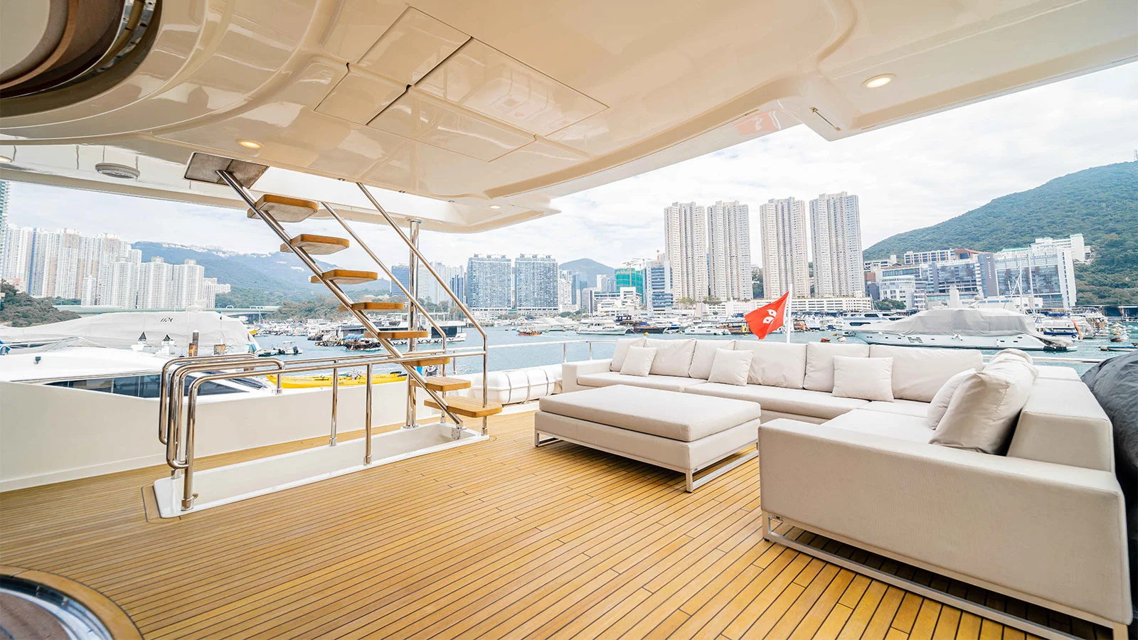 2016 Custom Line Navetta 28