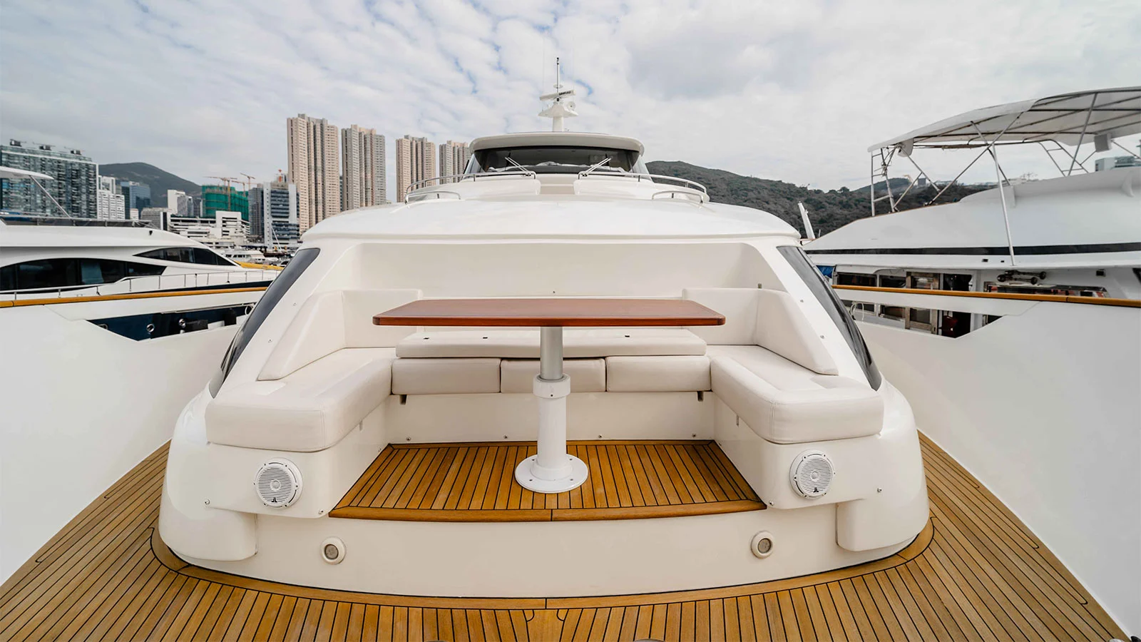 2016 Custom Line Navetta 28